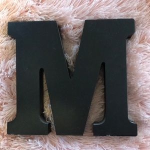 “M” solid black decor